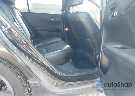 2016 Honda Accord Touring z USA, uszkodzony, nr VIN 1HGCR3F99GA013670